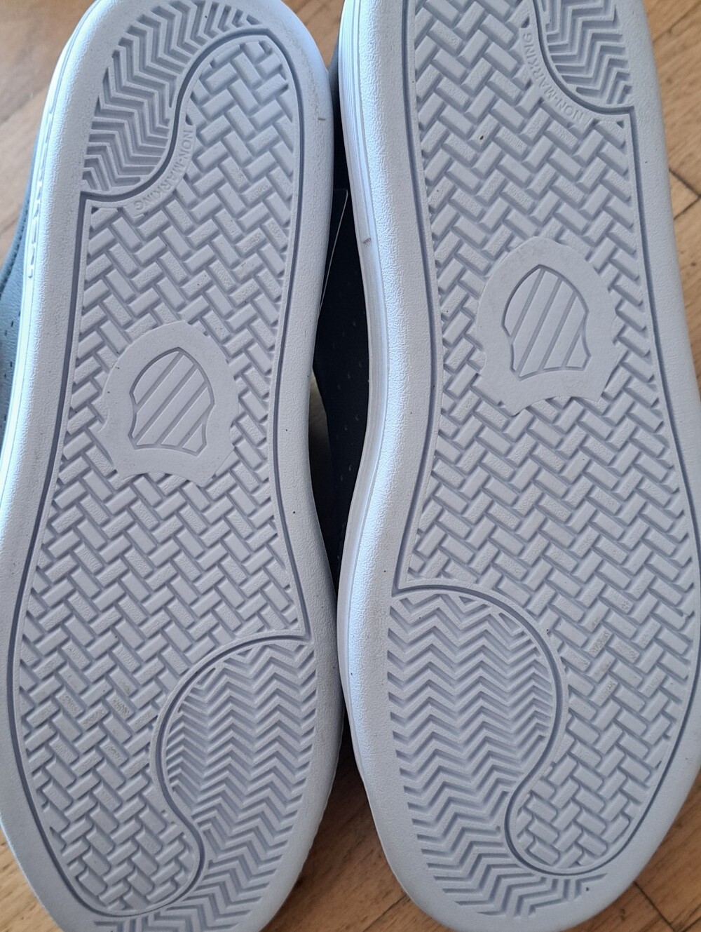 NEW K-Swiss Women's Classic Low Top In Black/ White/ Champagne